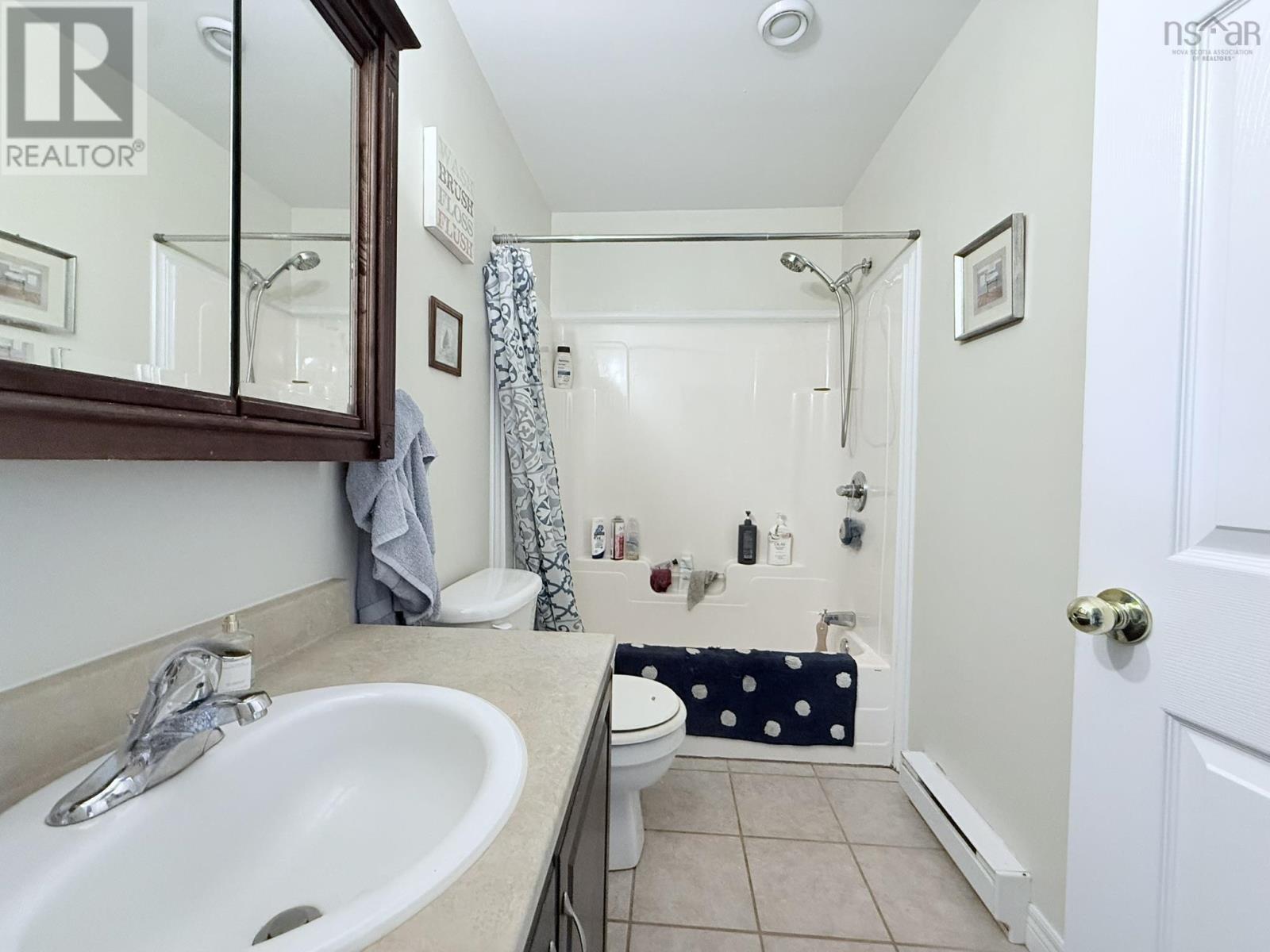 431 Young Street Property Photo 12