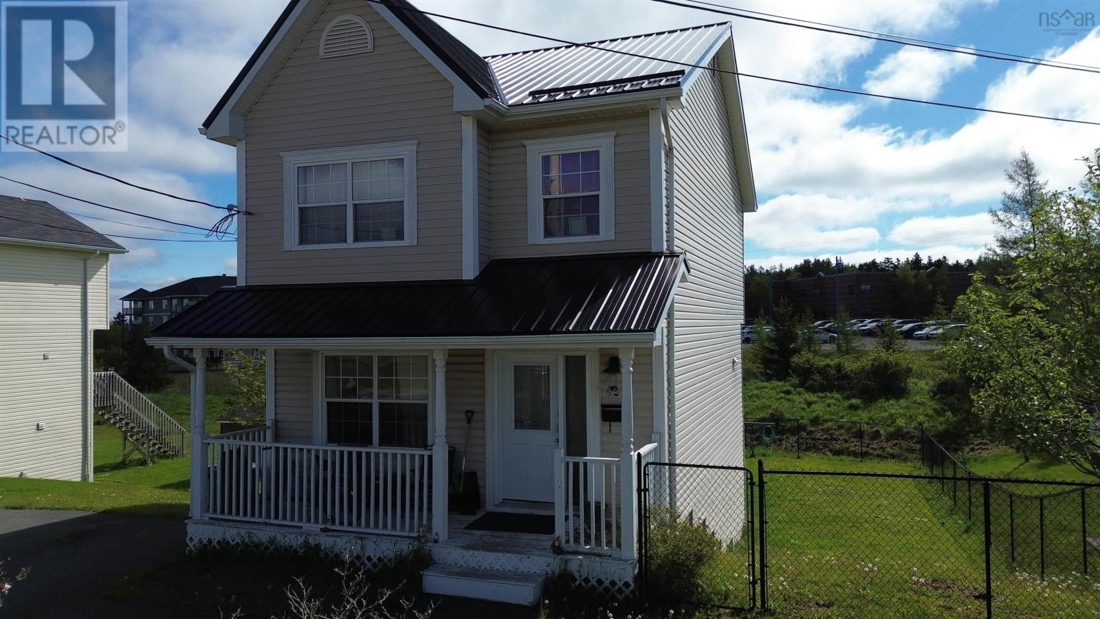 431 Young Street Property Photo 18
