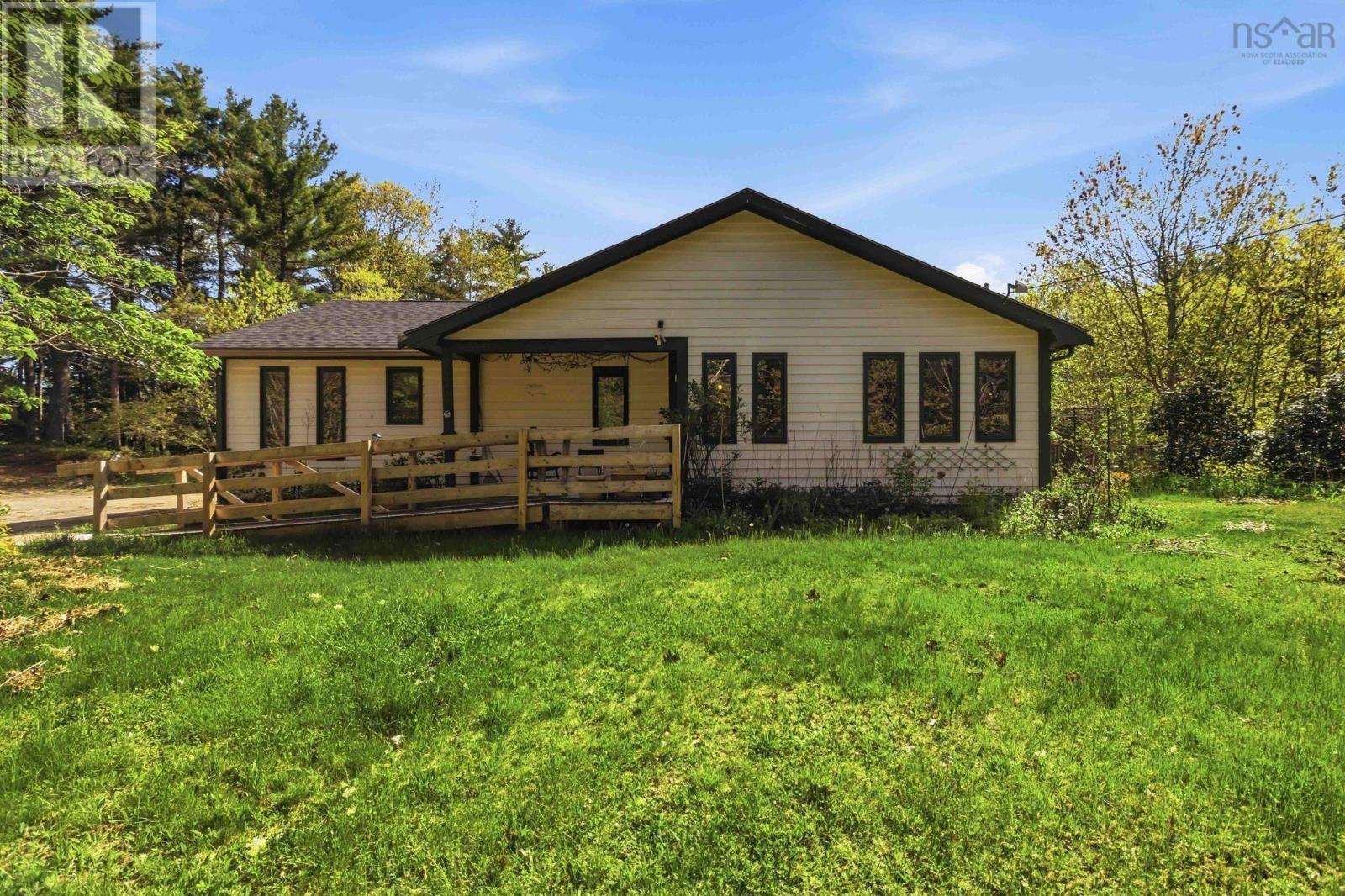 886 Woodstock Road Property Photo 3