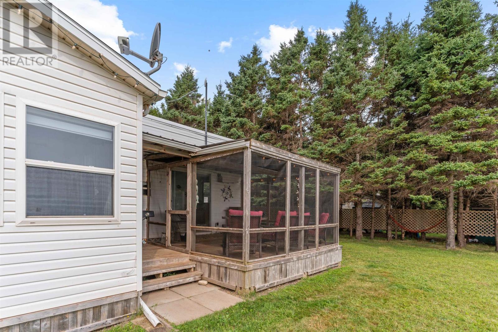 93 Ocean View Crescent Property Photo 5