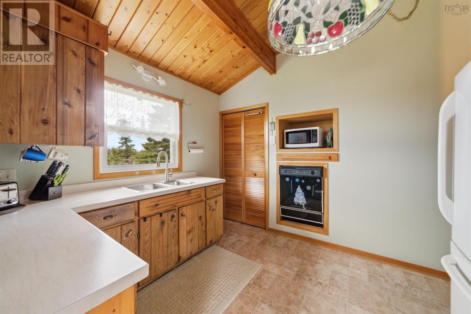 1005 Ketch Harbour Road Property Photo 15