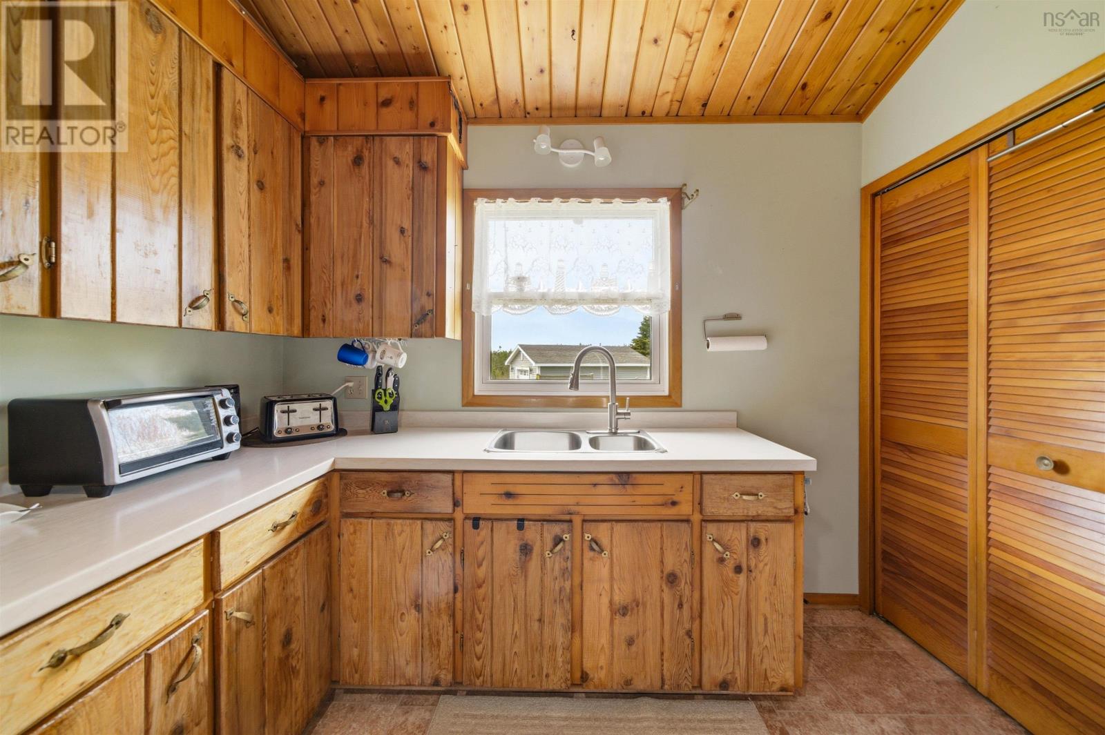 1005 Ketch Harbour Road Property Photo 17