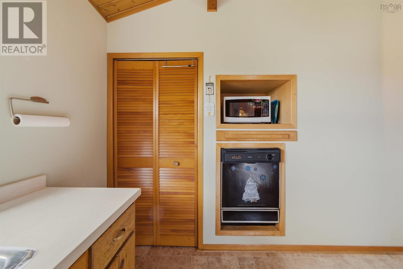 1005 Ketch Harbour Road Property Photo 22