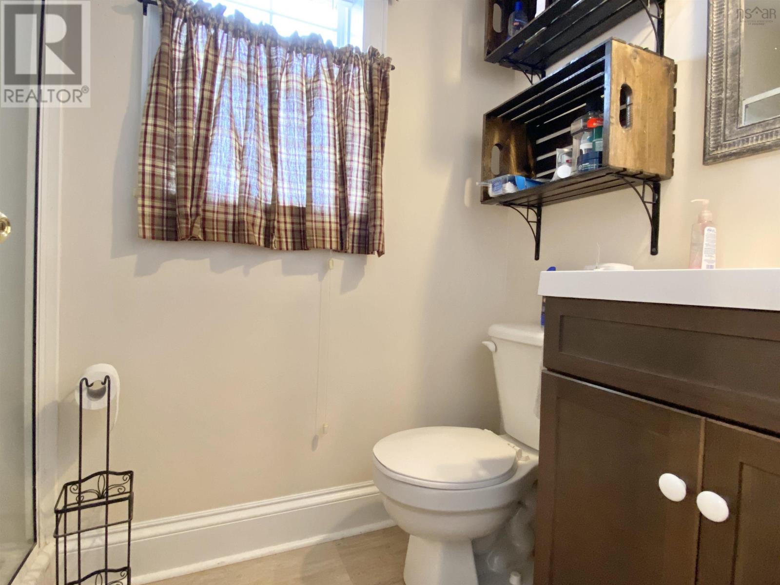 697 Belmont Road Property Photo 18