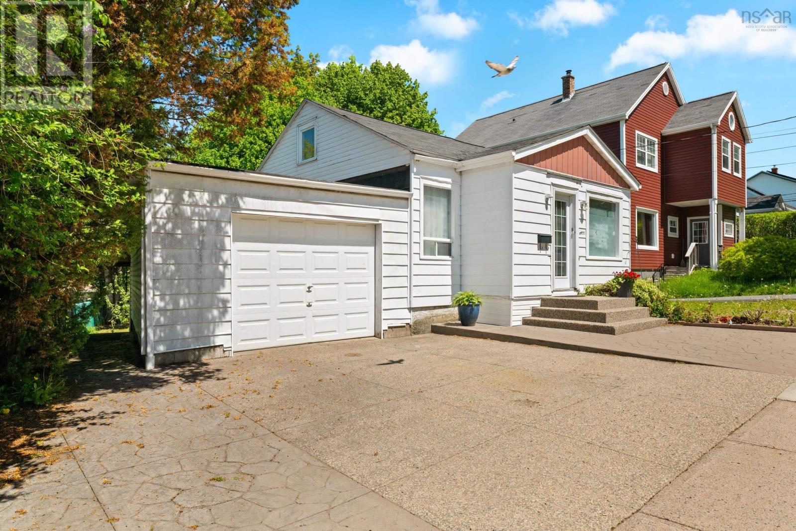 6477 Roslyn Road Property Photo 1