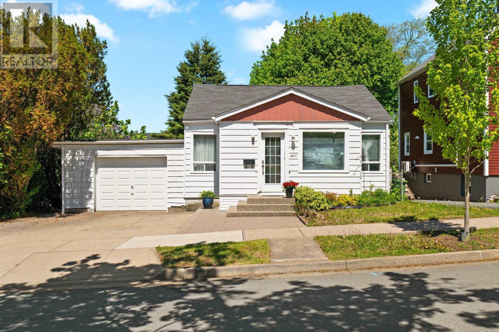 6477 Roslyn Road Property Photo 2