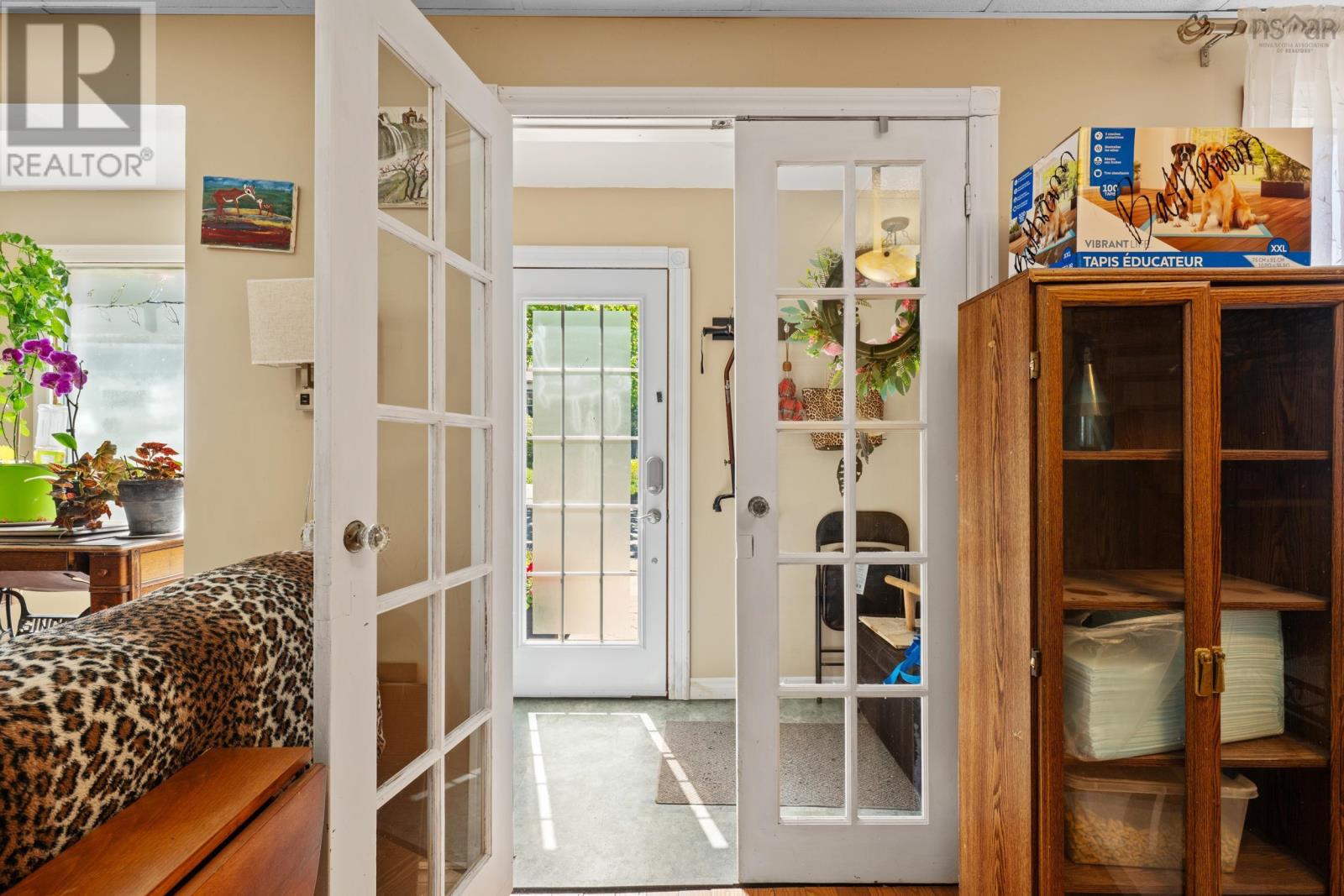 6477 Roslyn Road Property Photo 6