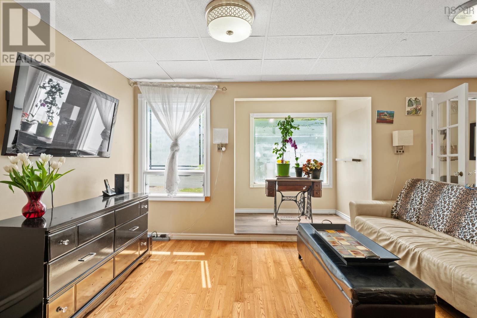 6477 Roslyn Road Property Photo 9