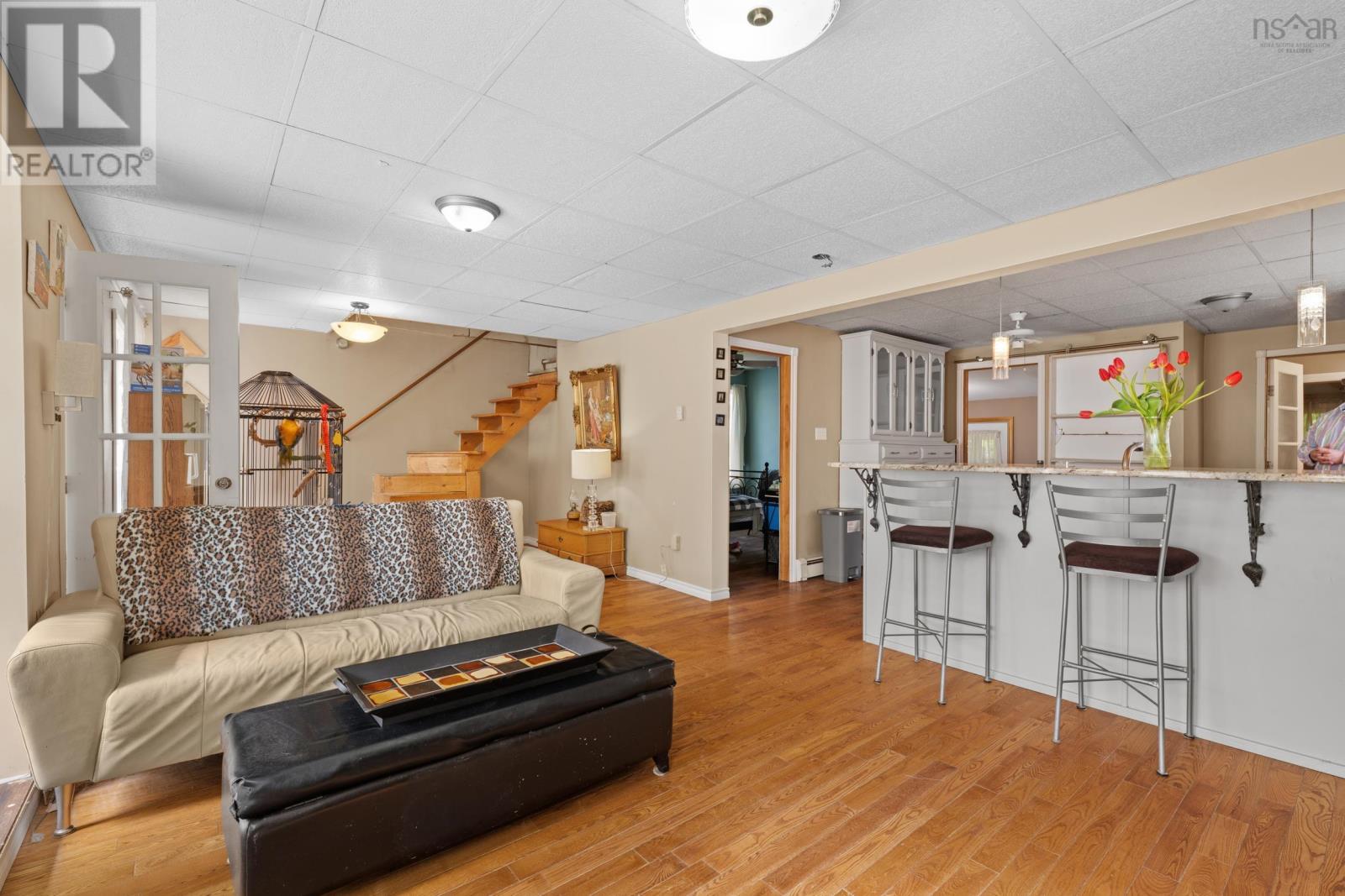 6477 Roslyn Road Property Photo 10