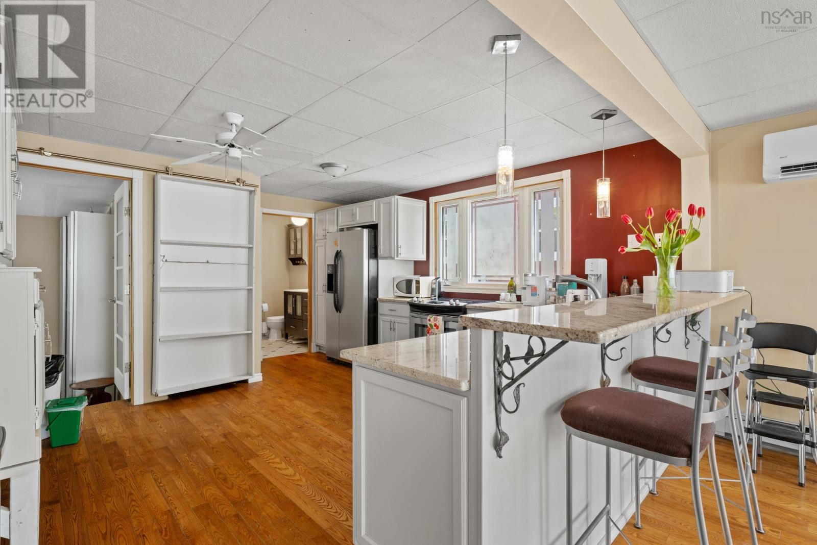 6477 Roslyn Road Property Photo 11