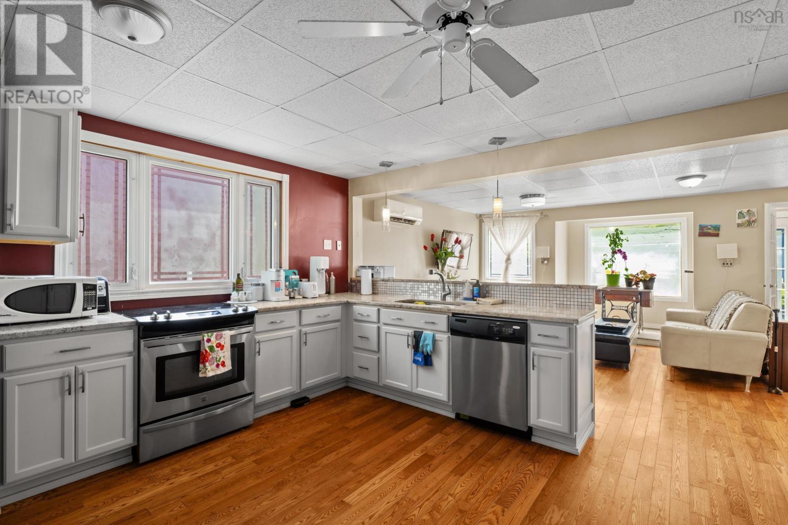6477 Roslyn Road Property Photo 16