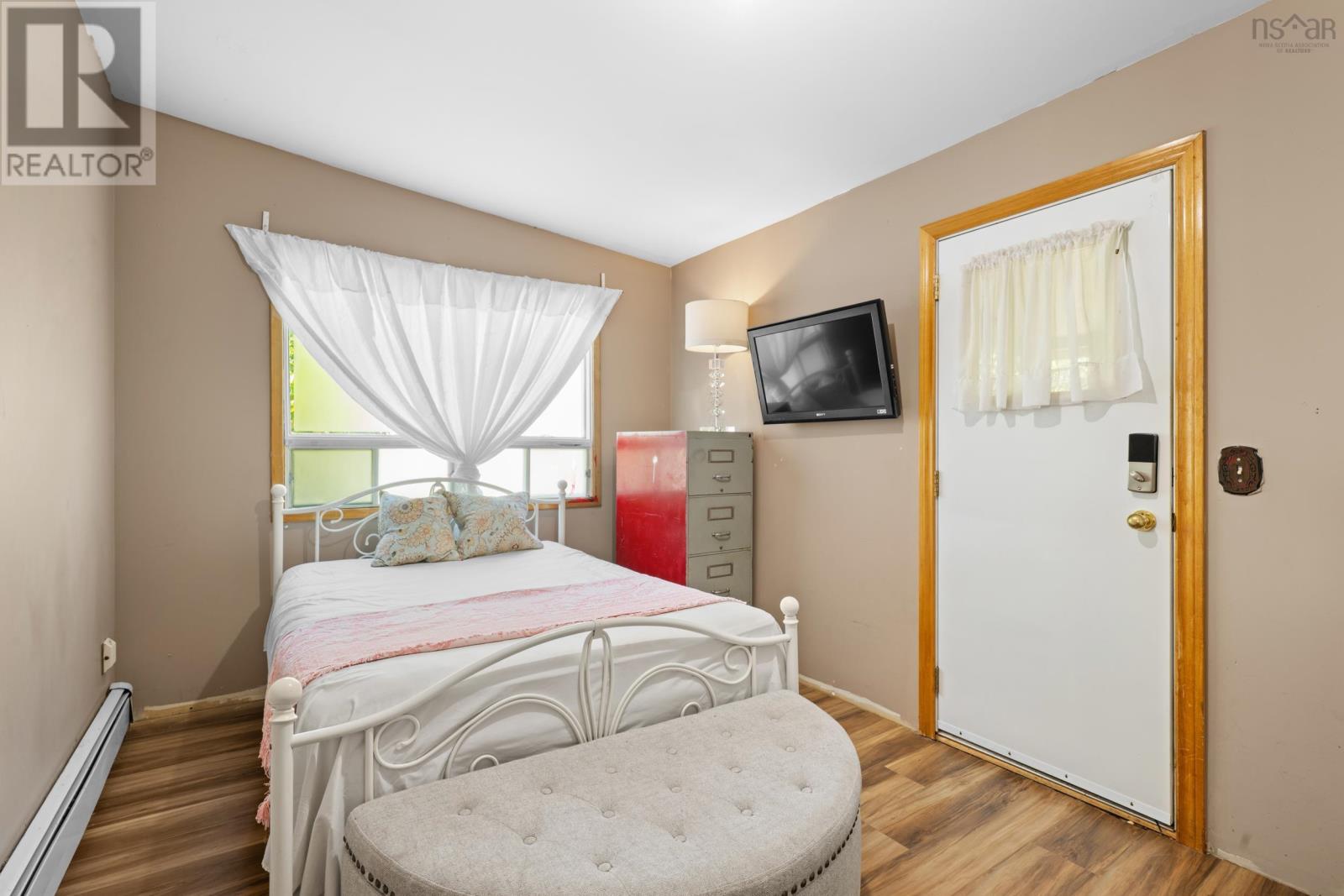 6477 Roslyn Road Property Photo 17