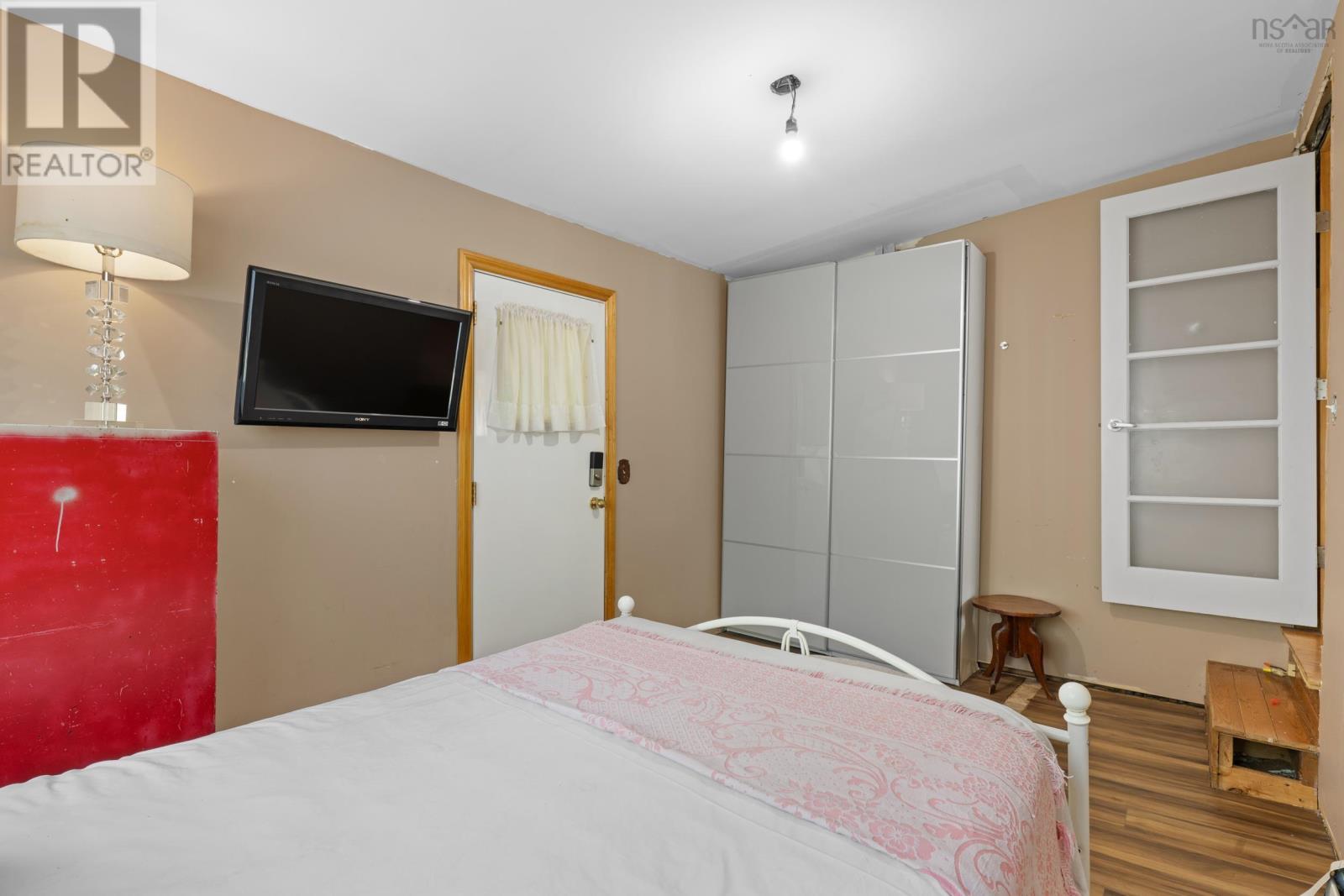 6477 Roslyn Road Property Photo 18