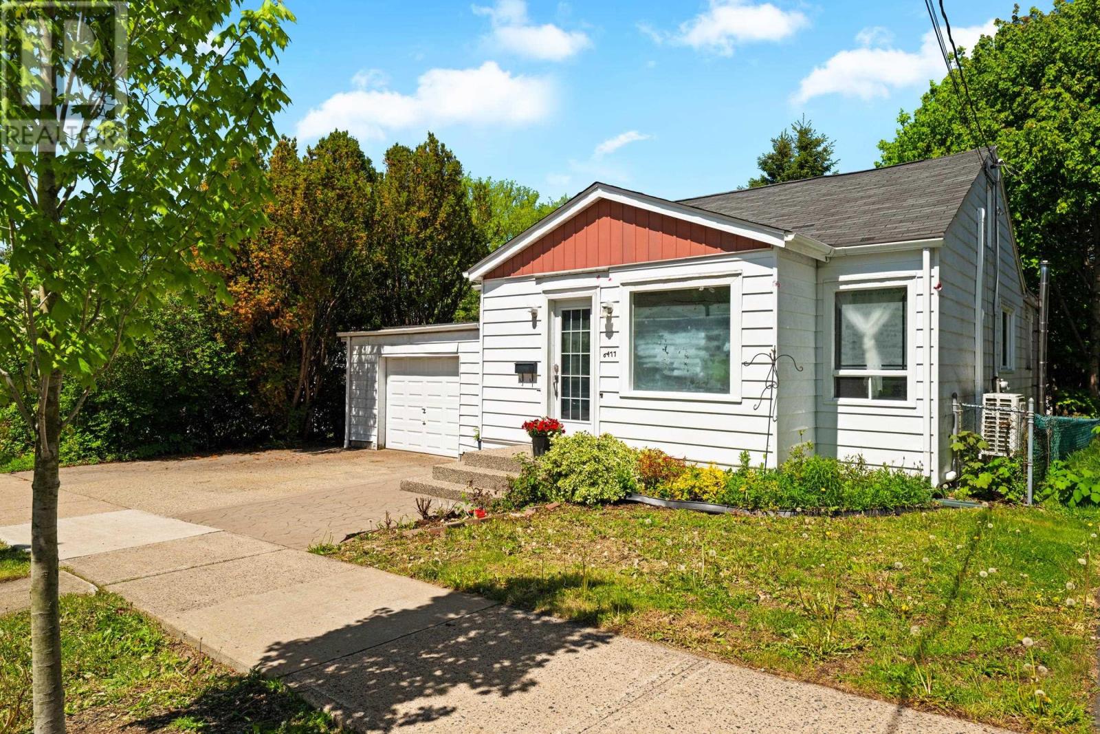 6477 Roslyn Road Property Photo 4