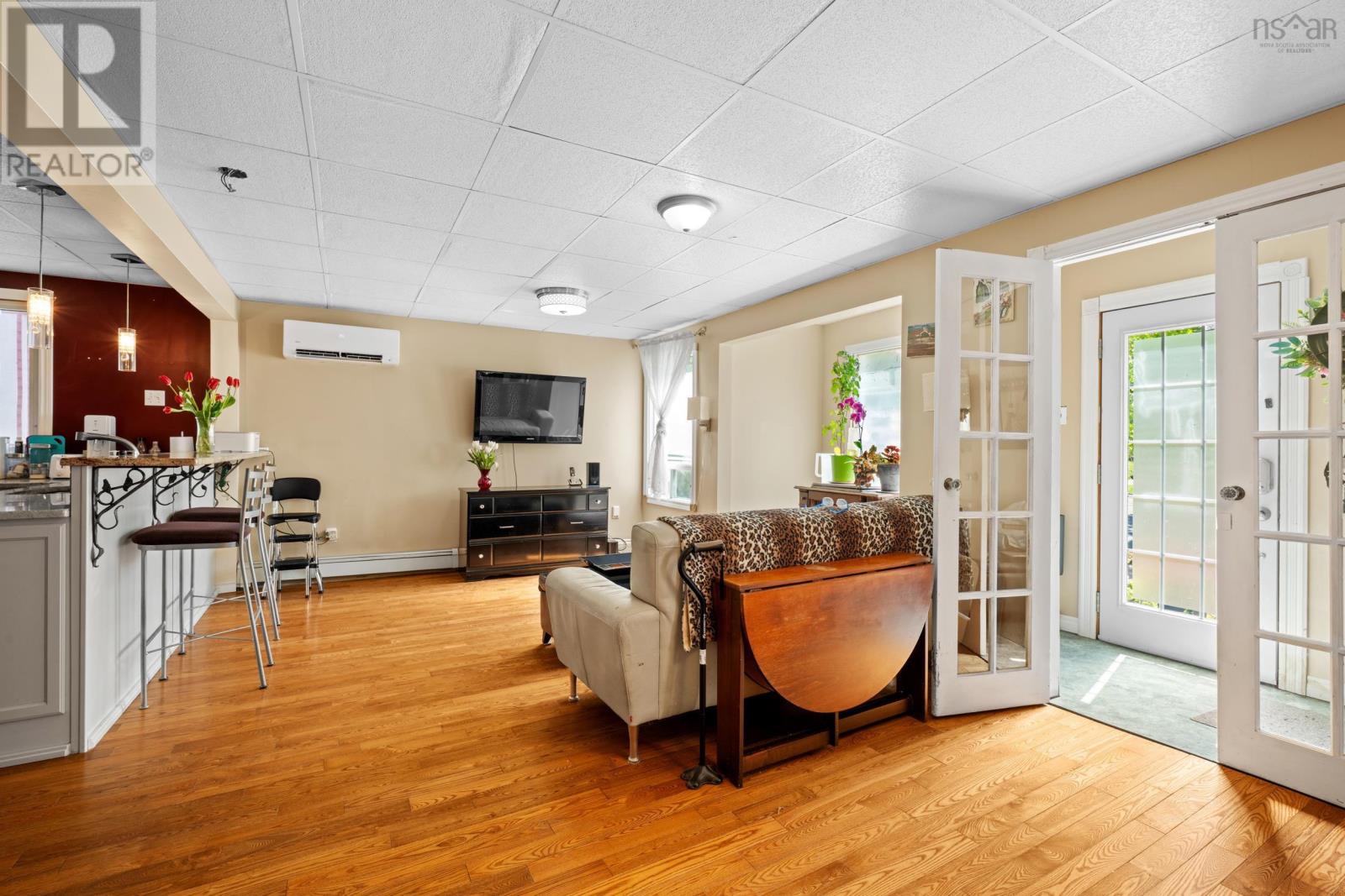 6477 Roslyn Road Property Photo 7