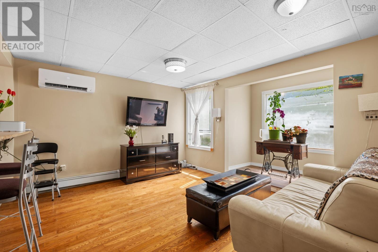 6477 Roslyn Road Property Photo 8