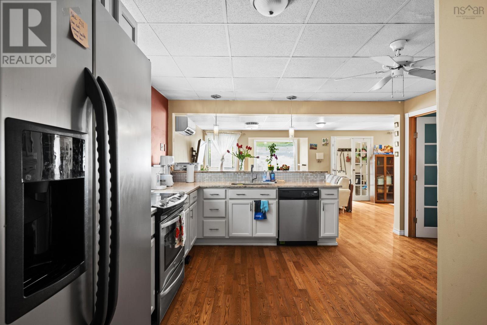 6477 Roslyn Road Property Photo 15