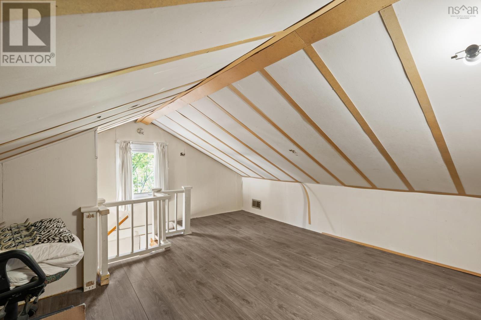 6477 Roslyn Road Property Photo 22