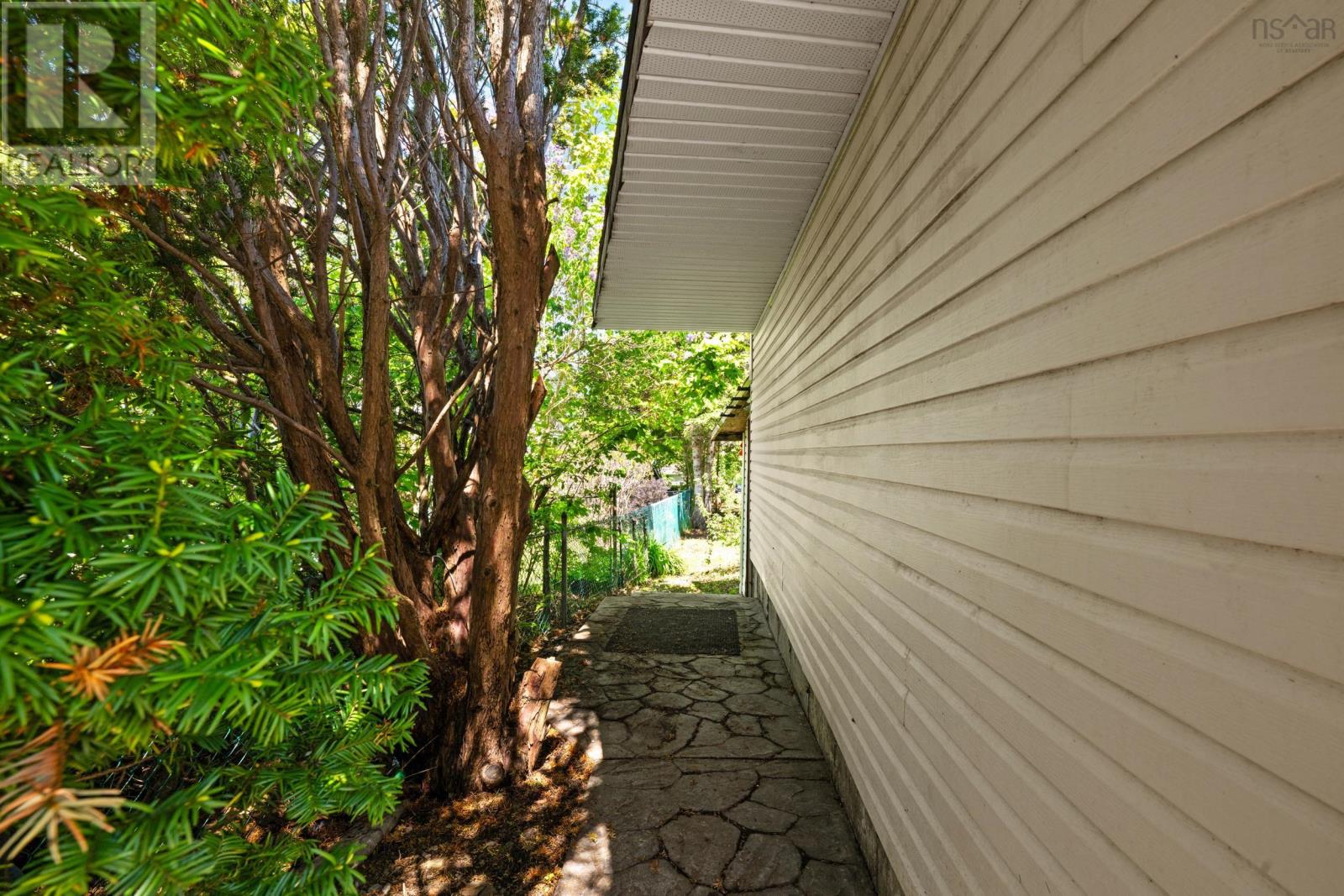 6477 Roslyn Road Property Photo 23