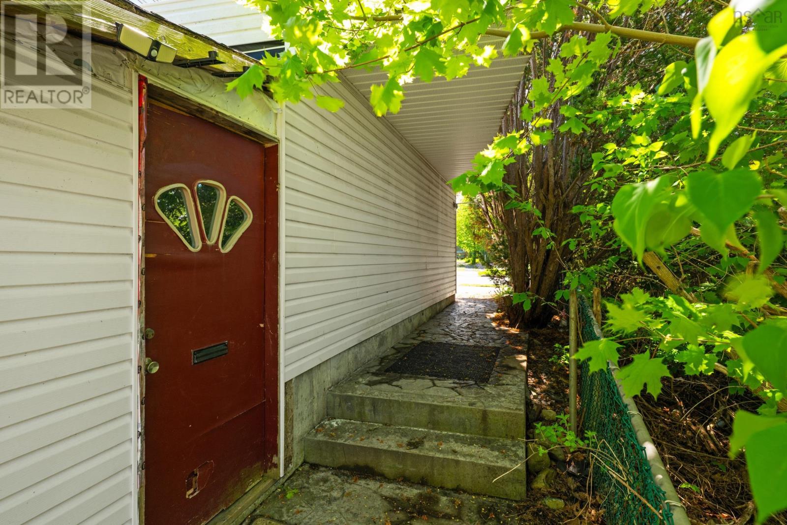 6477 Roslyn Road Property Photo 24