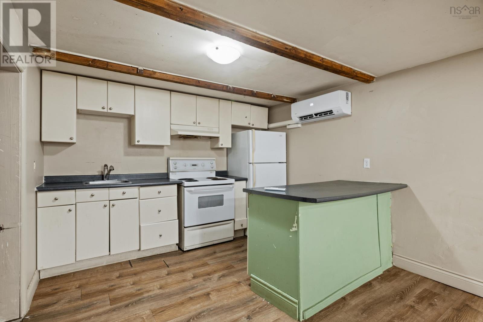 6477 Roslyn Road Property Photo 27