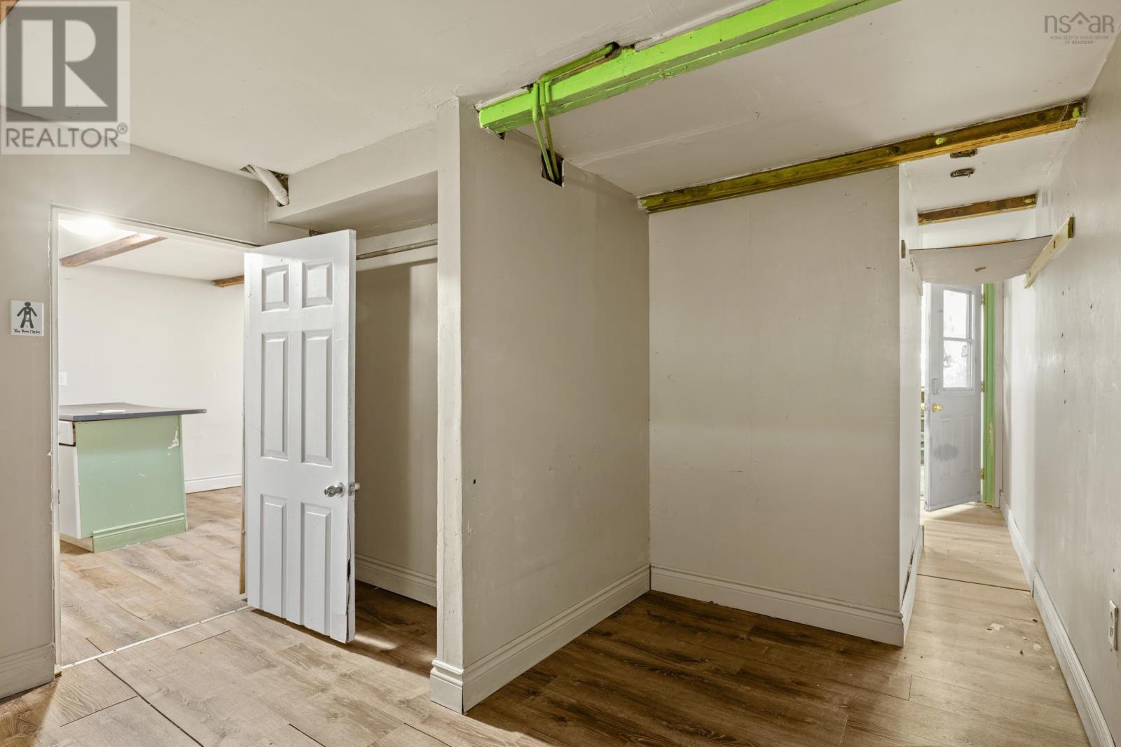 6477 Roslyn Road Property Photo 28