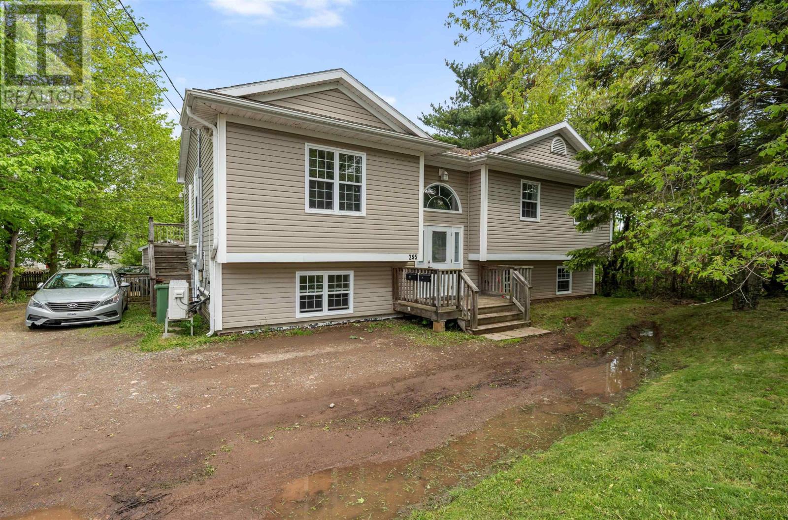 295 QUEEN Street