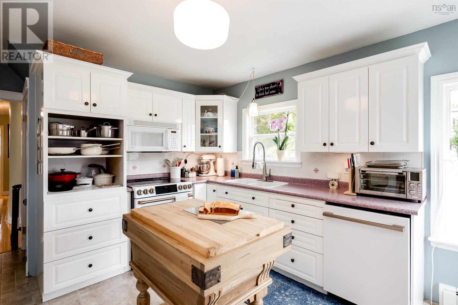 10 Connaught Ave Avenue Property Photo 14