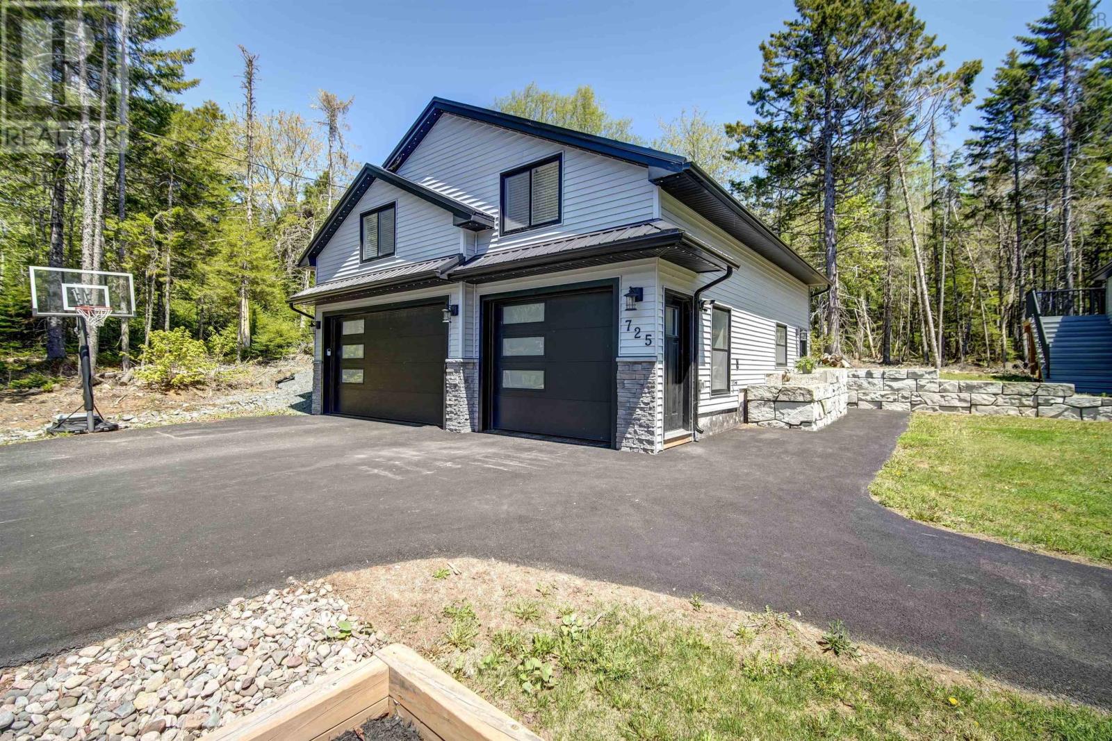 723 Mccabe Lake Drive Property Photo 3