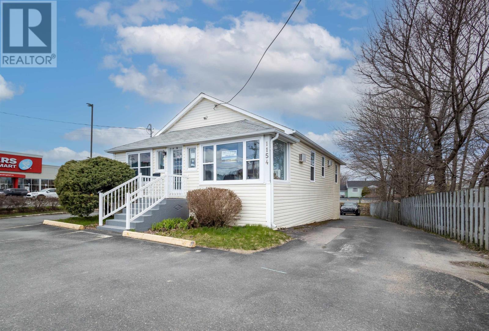 1154 Kings Road Property Photo 1