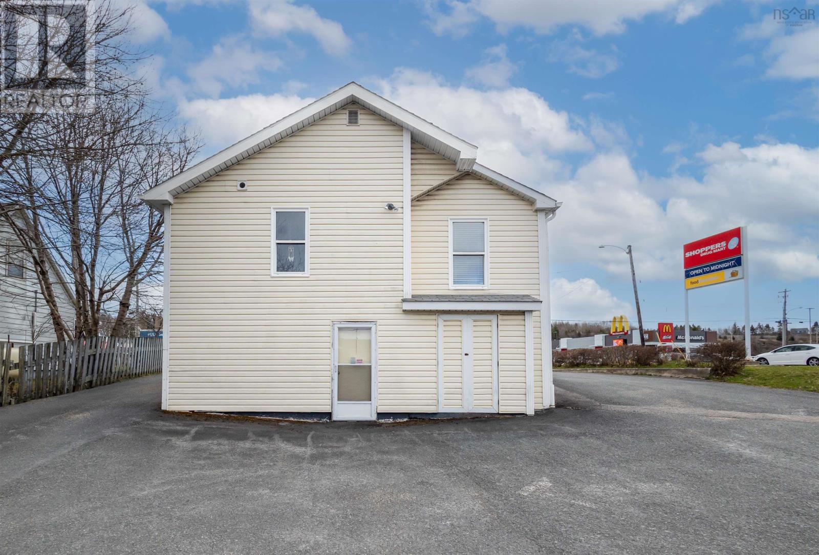 1154 Kings Road Property Photo 3