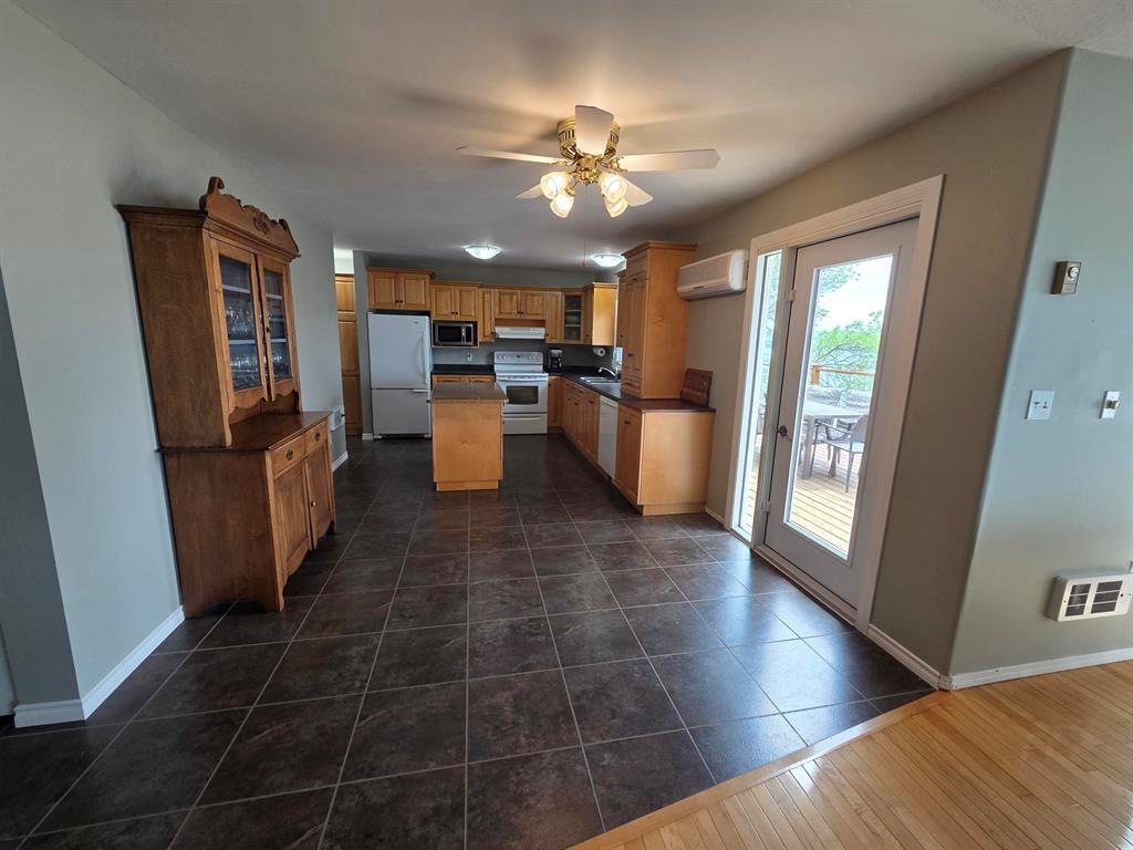 9764 Oak Drive Property Photo 2