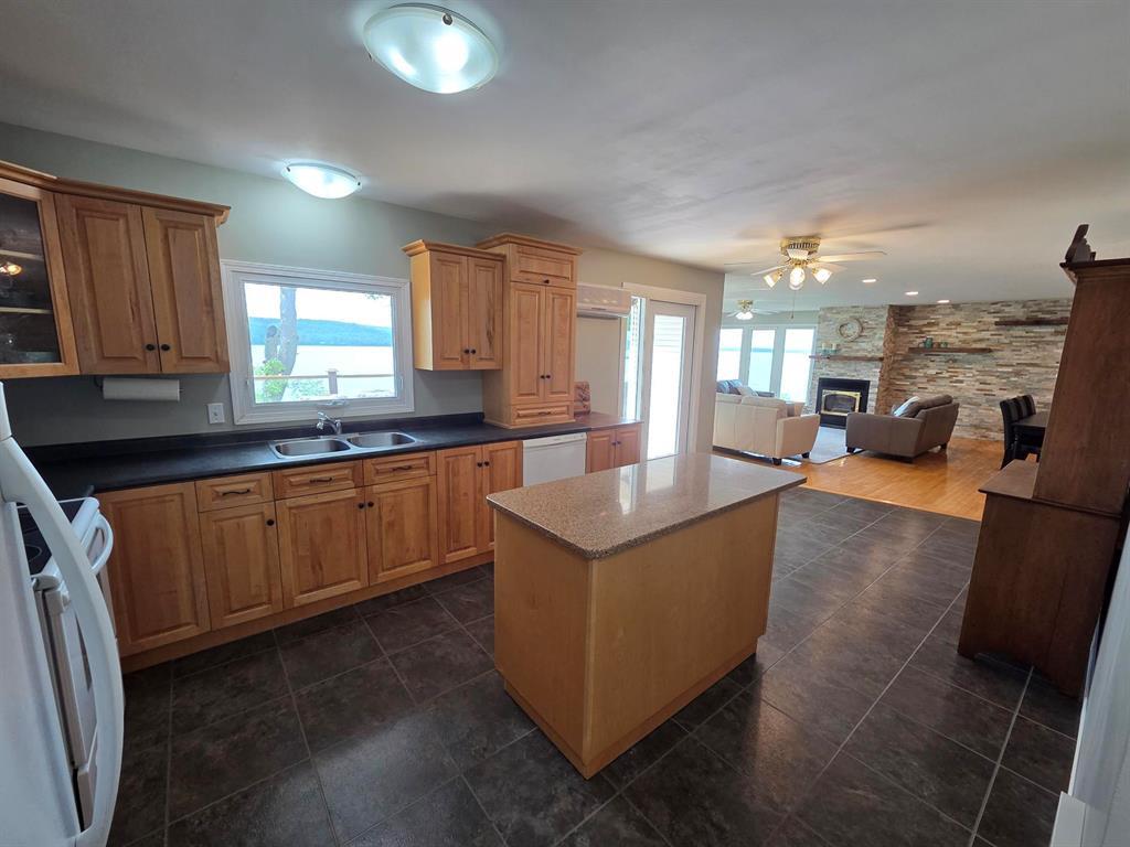 9764 Oak Drive Property Photo 3