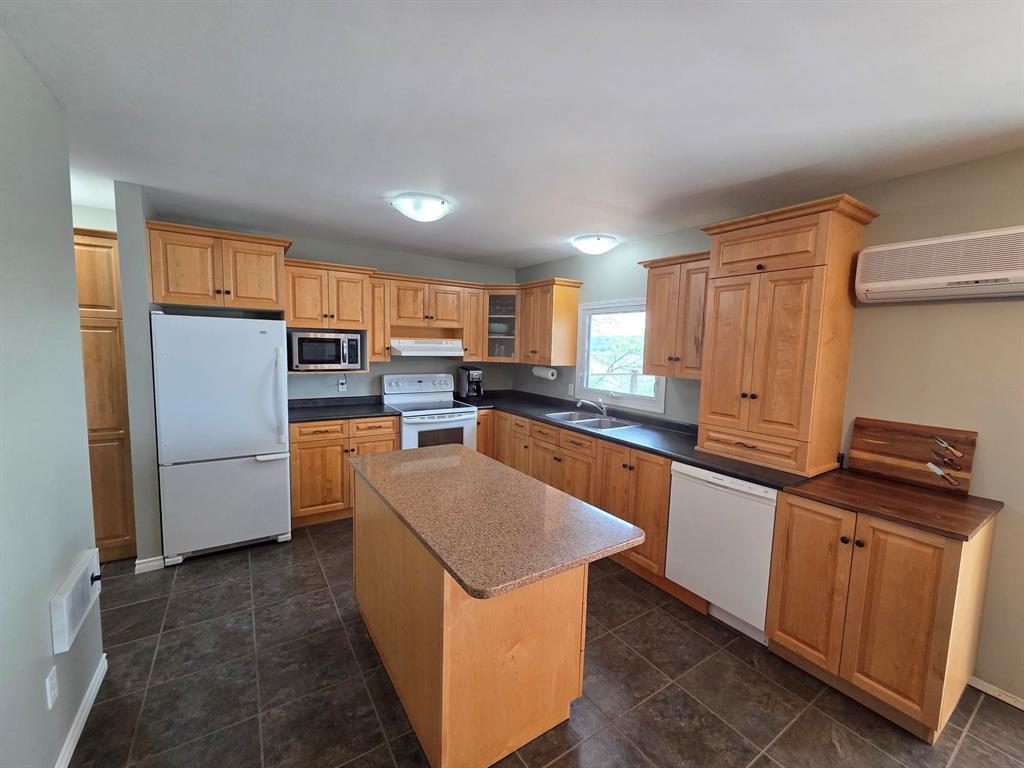 9764 Oak Drive Property Photo 4