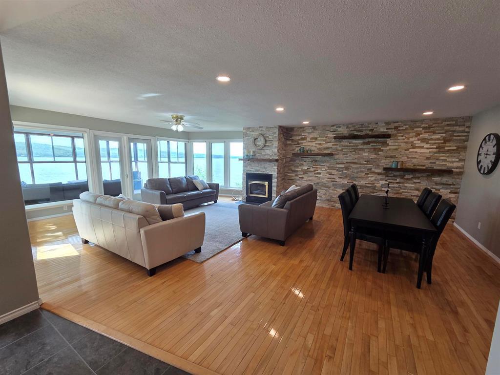 9764 Oak Drive Property Photo 5