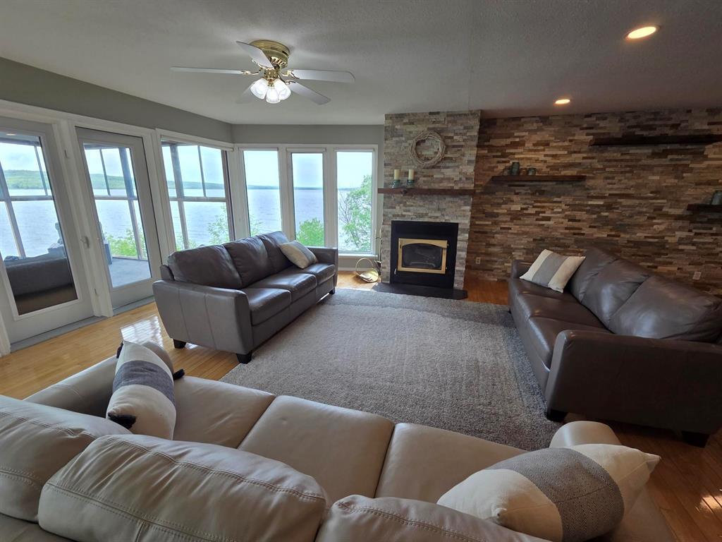 9764 Oak Drive Property Photo 8