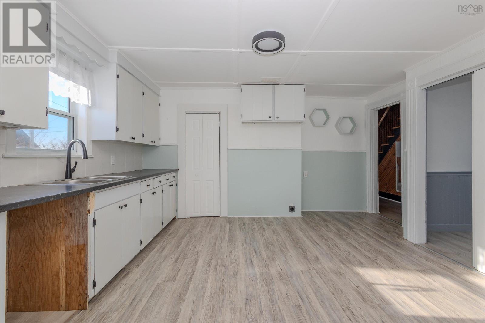 52 Pepperell Street Property Photo 17