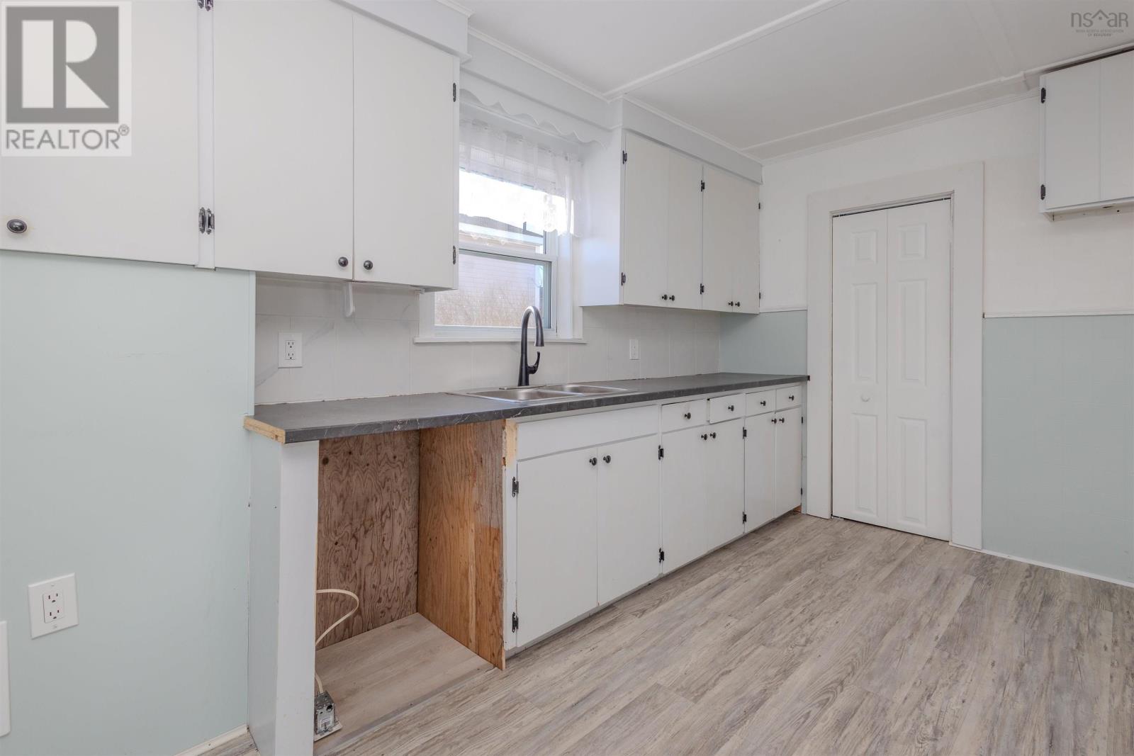 52 Pepperell Street Property Photo 18