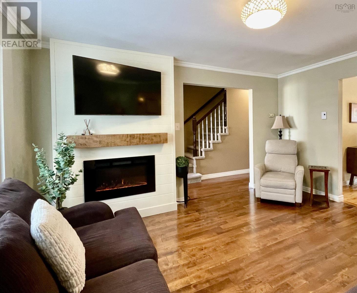 74 Attenborough Court Property Photo 6
