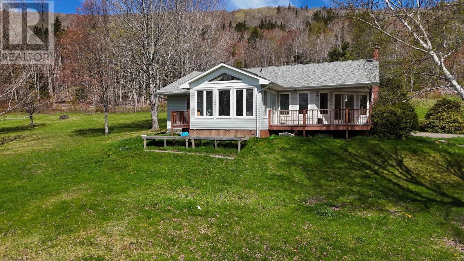 10797 Highway 105 Property Photo 2