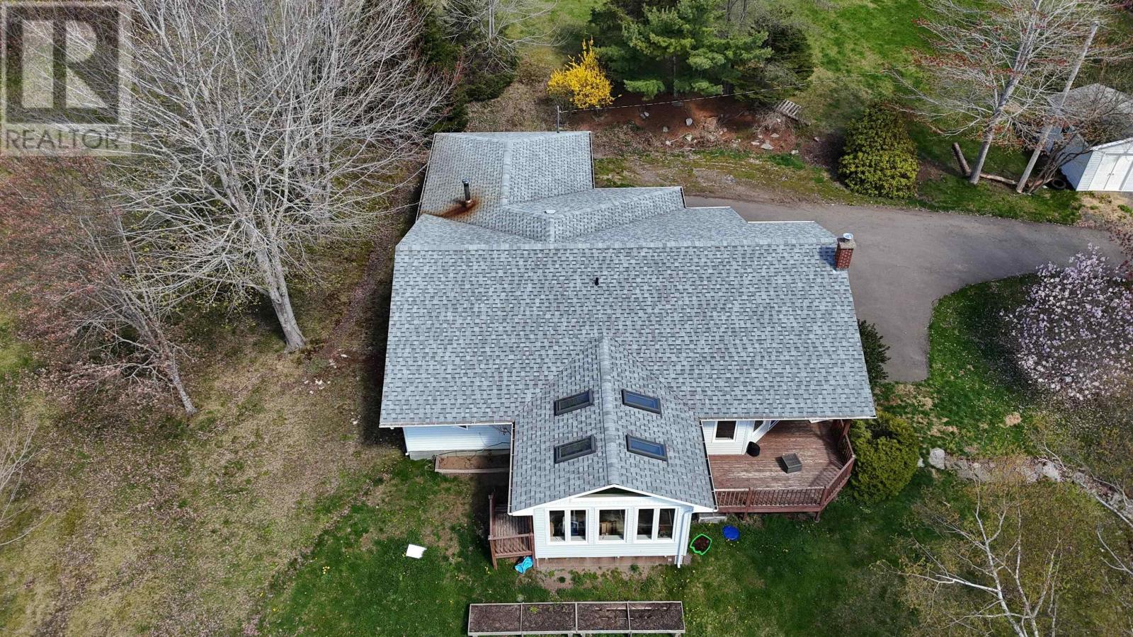 10797 Highway 105 Property Photo 4