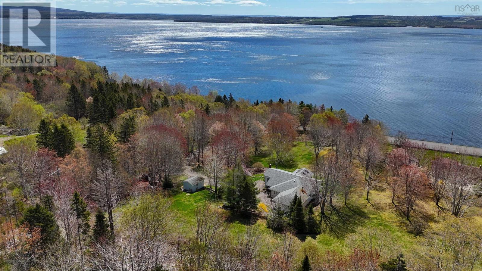 10797 Highway 105 Property Photo 5