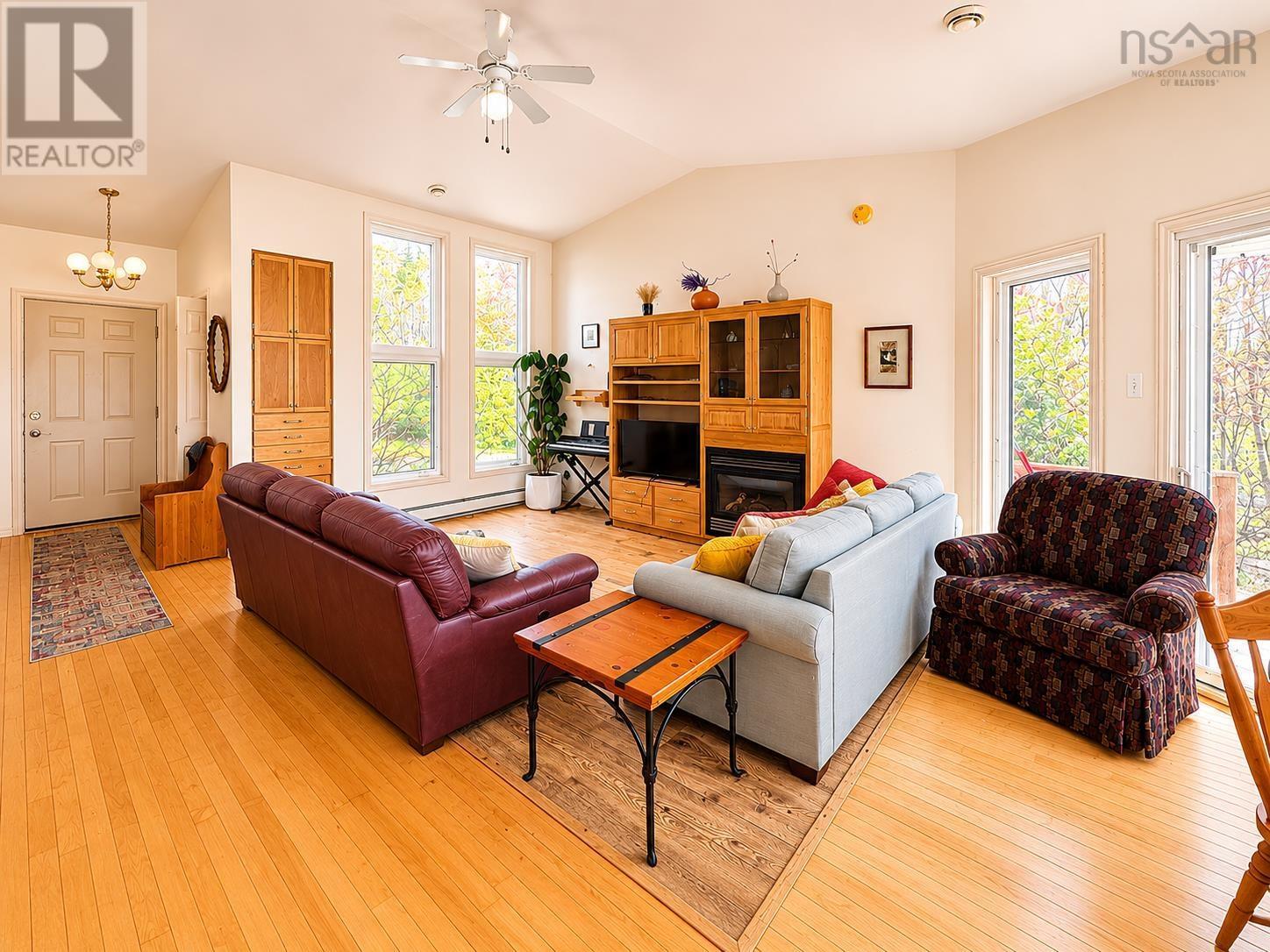 10797 Highway 105 Property Photo 6