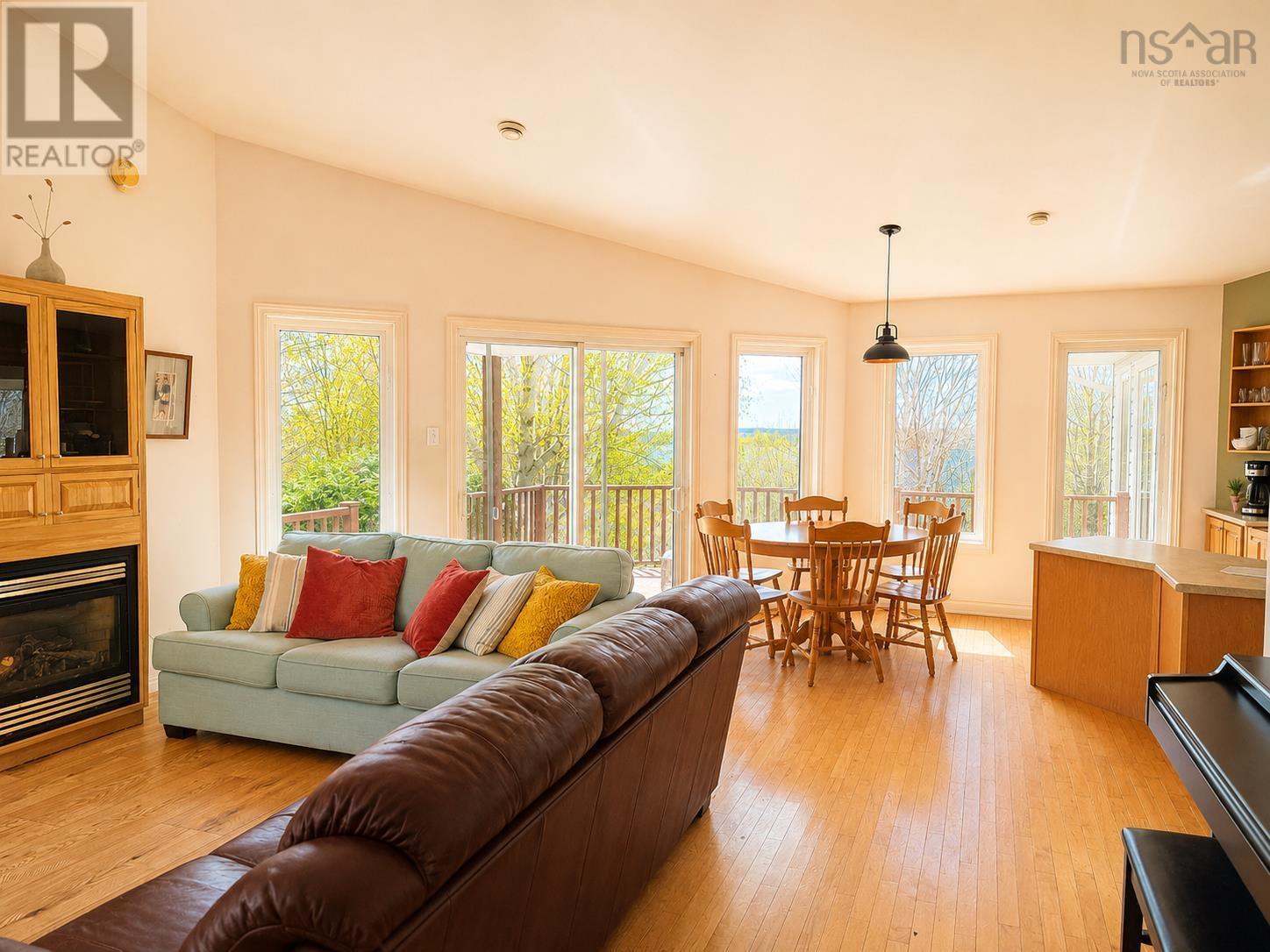 10797 Highway 105 Property Photo 7