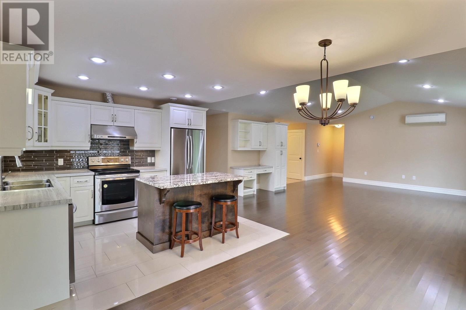 65 Southampton Drive Property Photo 4