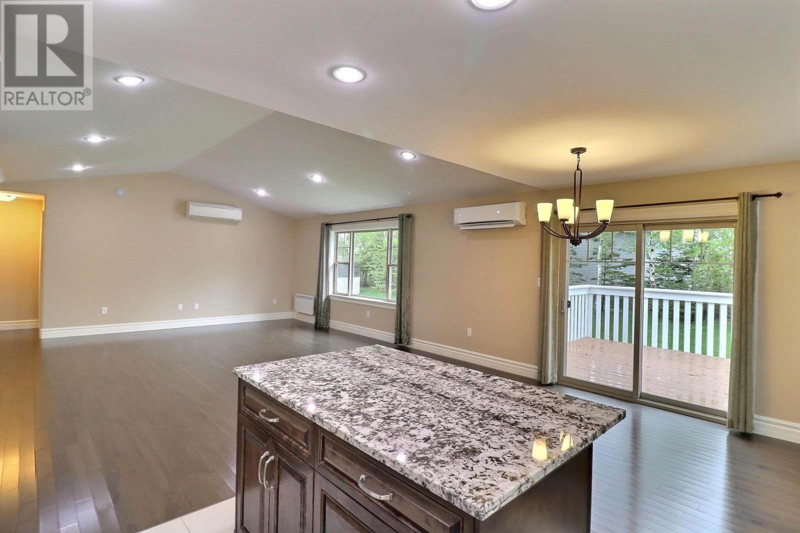 65 Southampton Drive Property Photo 6