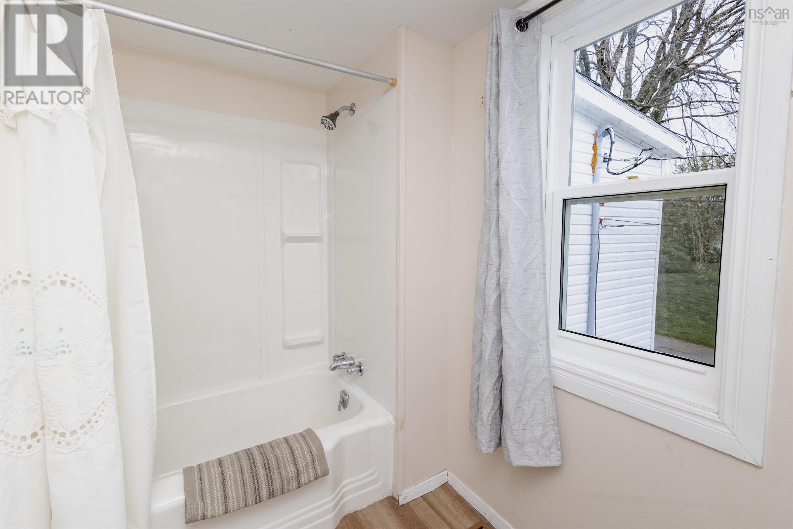14 Catherine Street Property Photo 26