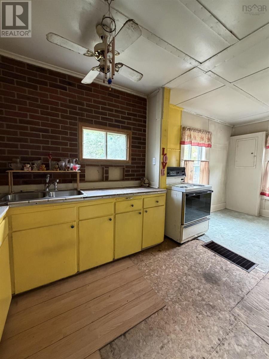 8721 Highway 101 Property Photo 12