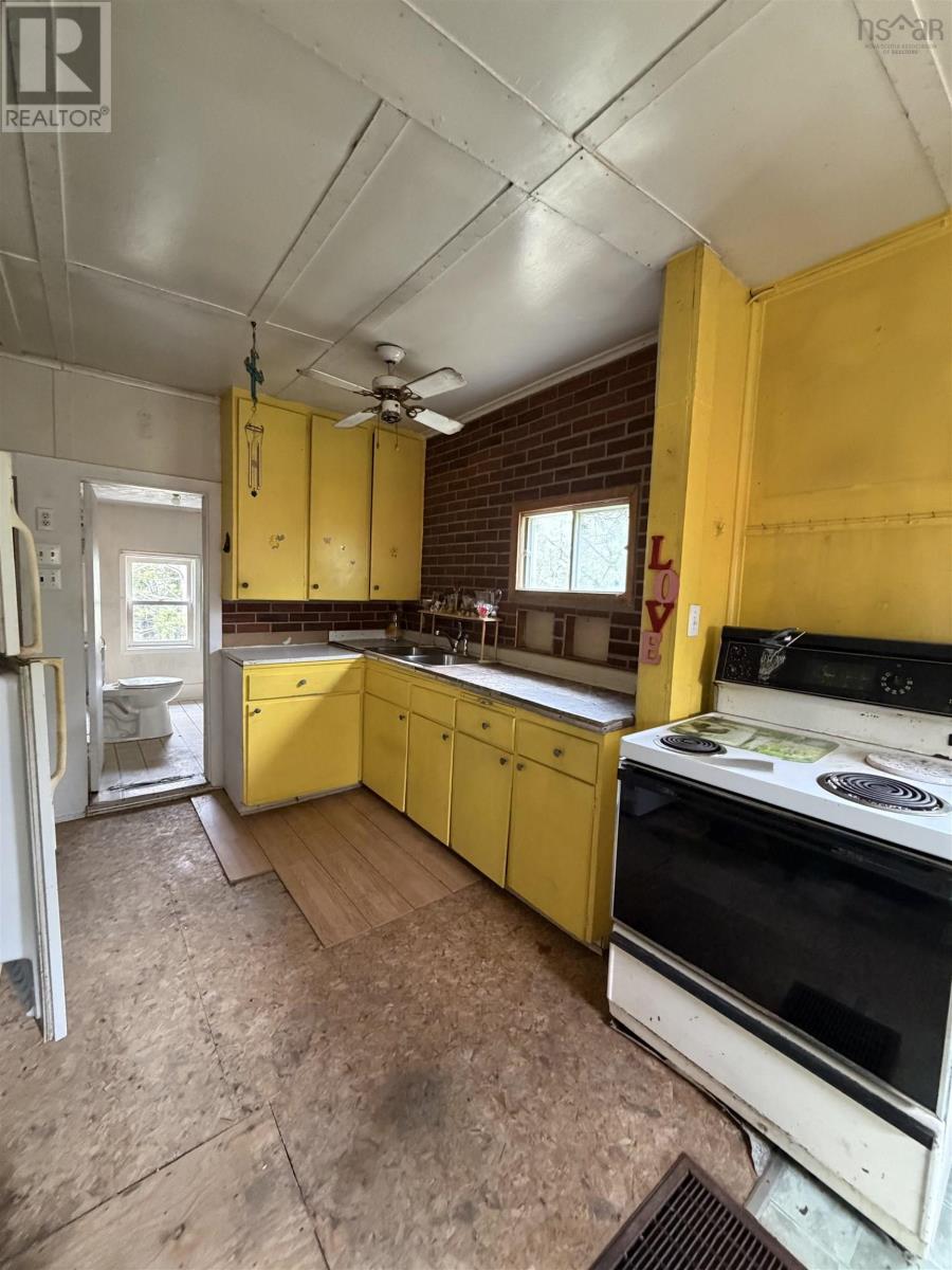 8721 Highway 101 Property Photo 20