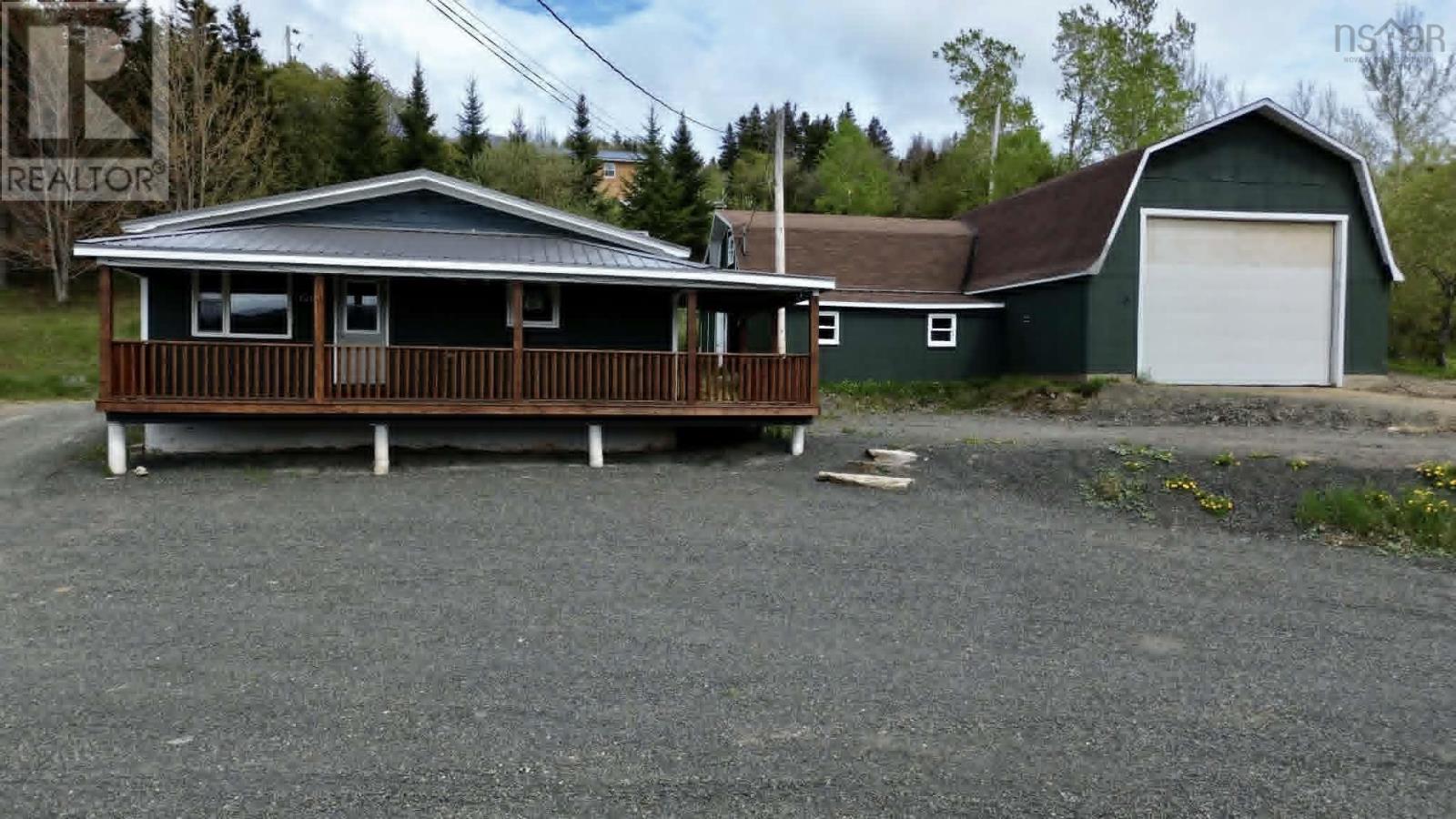 1011 East Margaree Road